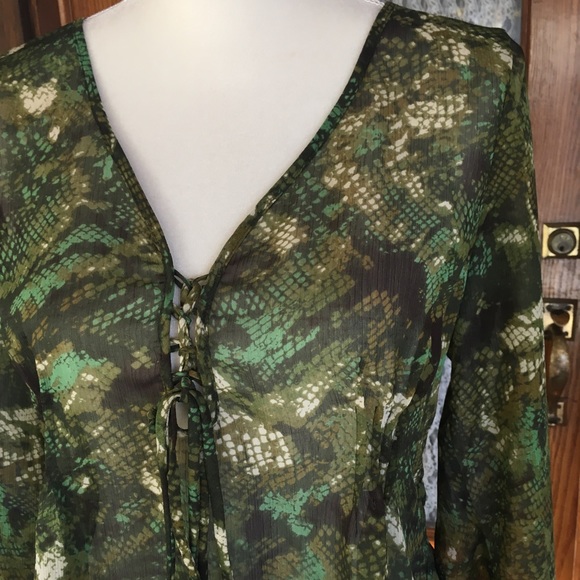 Mix-It Pretty sheer snakeskin print blouse Size L - Picture 2 of 7